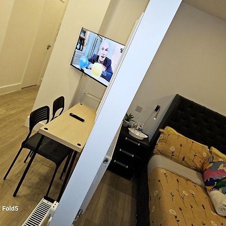 London Sleephouse Partying Is Not Allowed Pls Esterno foto