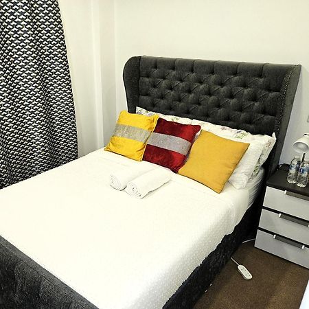 London Sleephouse Partying Is Not Allowed Pls Esterno foto