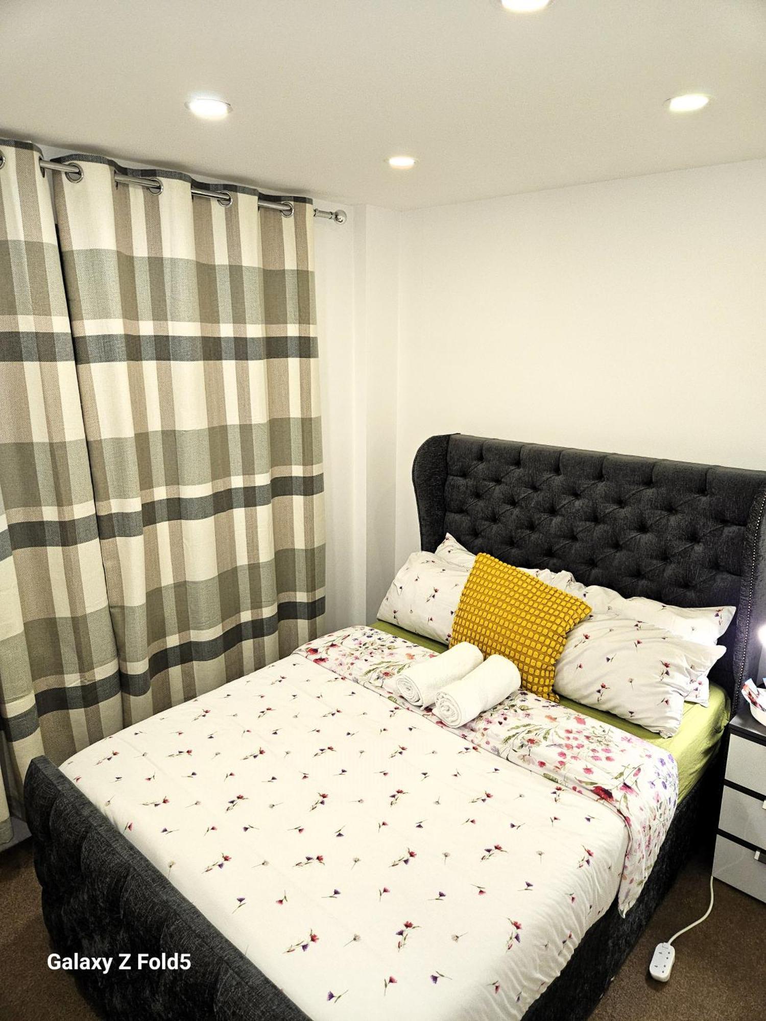London Sleephouse Partying Is Not Allowed Pls Esterno foto
